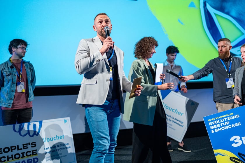 Uczestnicy konkursu startupowego Evolutions: Meetup & Showcase.